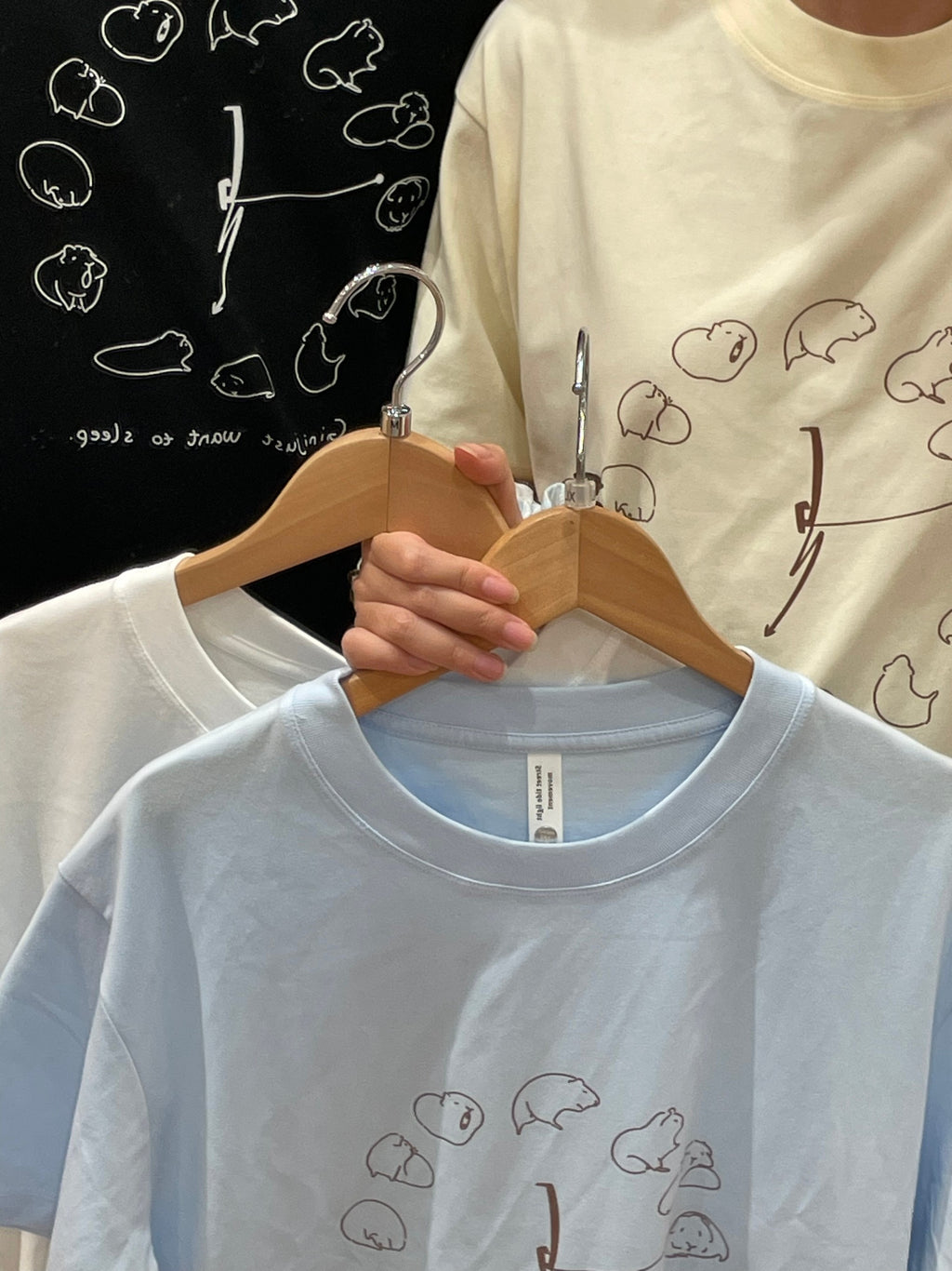 「ねむねむジーニー」時計柄コットンTシャツ