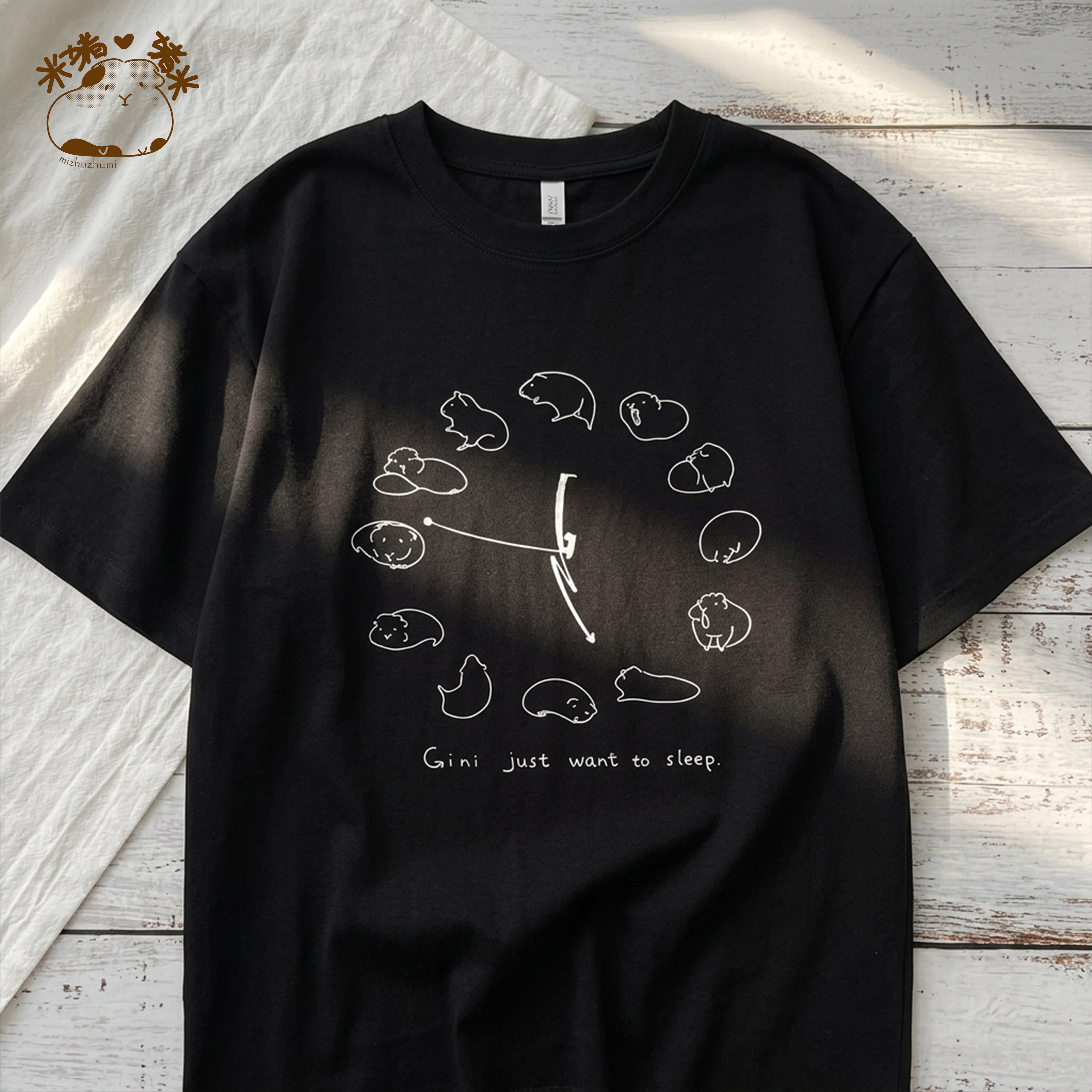 「ねむねむジーニー」時計柄コットンTシャツ